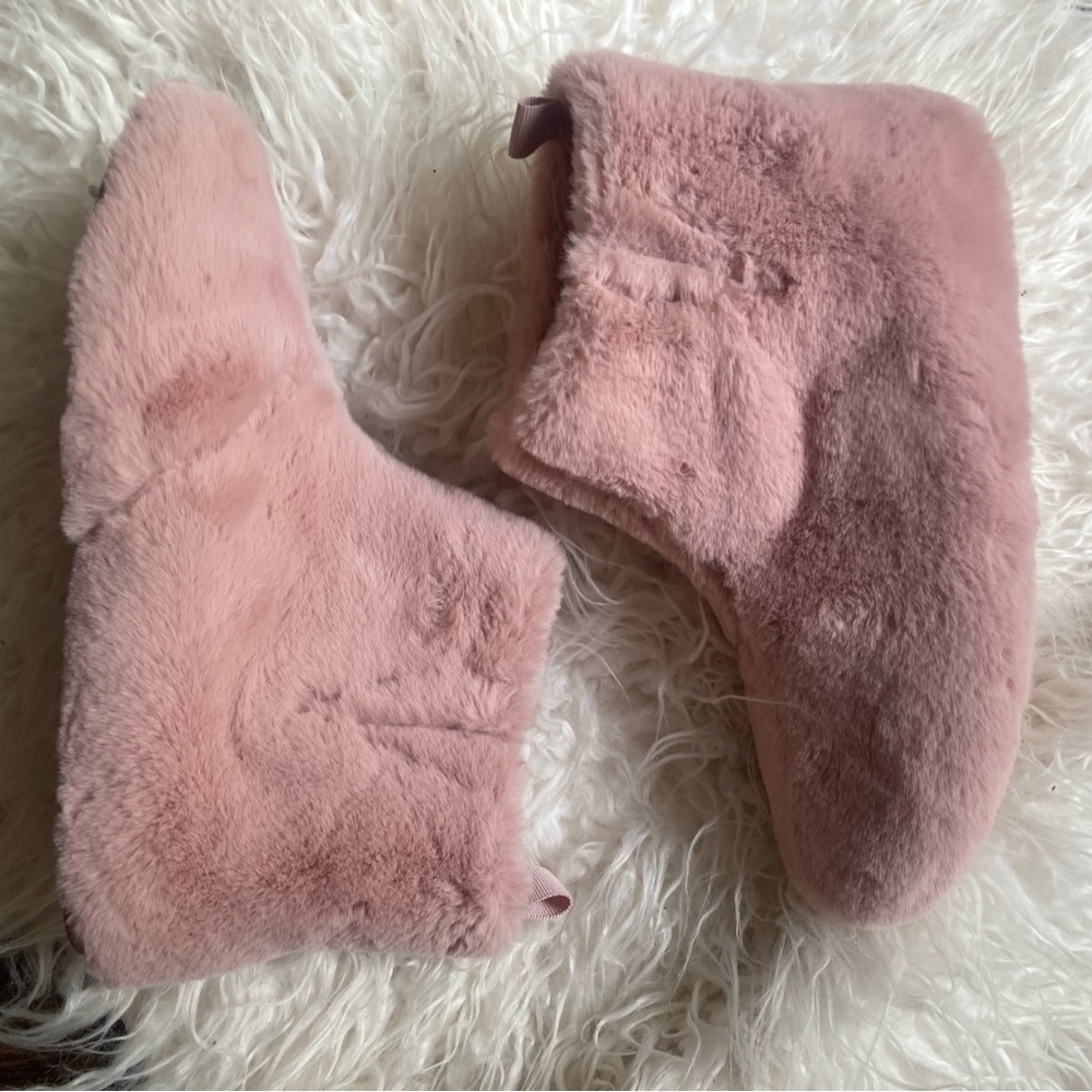 Fit flop slippers